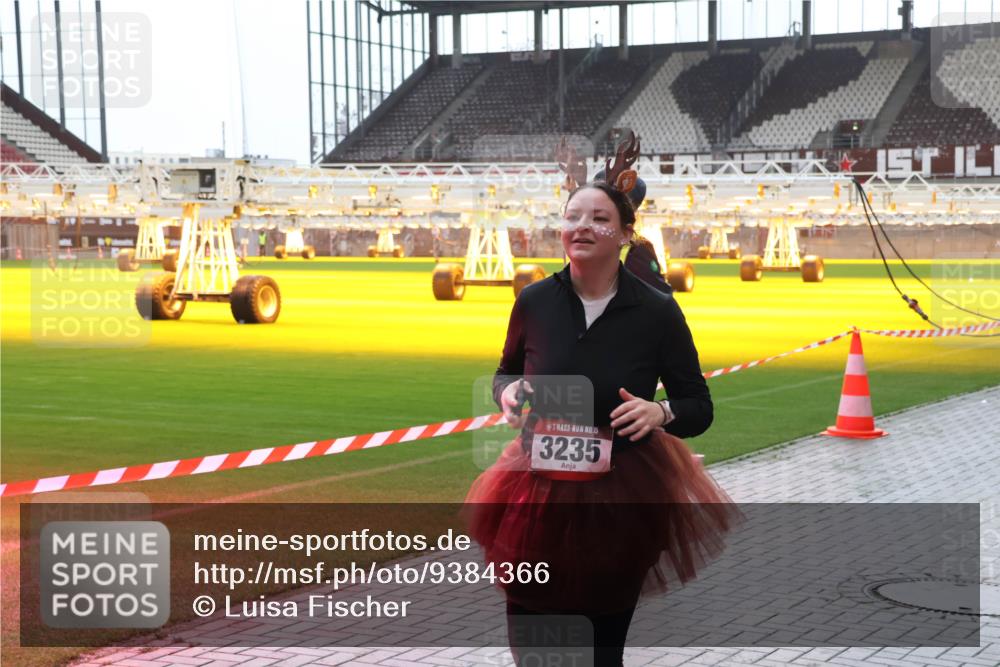 07.12.2025 - St. Pauli X-Mass-Run No. 15 Luisa Fischer http://msf.ph/oto/9384366 07.12.2025 11:29:36 Ziel 15, 3235, 861, 1759, 2038, 2189, 2190, 2213, 2285, 2383, 2500, 2522, 2676, 2701, 2702, 2707, 2709, 3234, 3235, 3236, 4392, 4432, 4452, 4818, 4837, 4838 meine-sportfotos.de