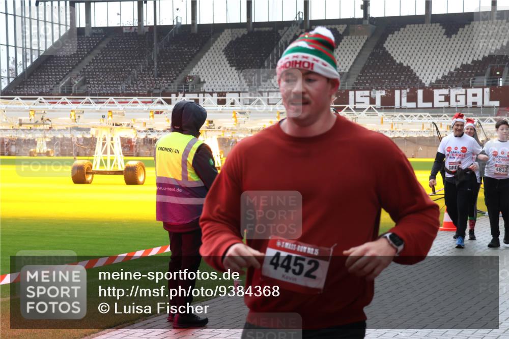 07.12.2025 - St. Pauli X-Mass-Run No. 15 Luisa Fischer http://msf.ph/oto/9384368 07.12.2025 11:29:36 Ziel 4452, 4832, 861, 1759, 2038, 2189, 2190, 2213, 2285, 2383, 2500, 2522, 2676, 2701, 2702, 2707, 2709, 3234, 3235, 3236, 4392, 4432, 4452, 4818, 4837, 4838 meine-sportfotos.de
