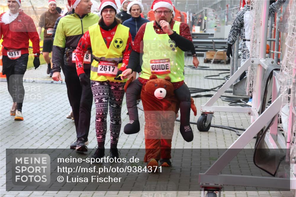 07.12.2025 - St. Pauli X-Mass-Run No. 15 Luisa Fischer http://msf.ph/oto/9384371 07.12.2025 10:15:27 Ziel 4511, 348, 8, 5, 2617, 15, 308, 431, 436, 438, 762, 1180, 1183, 1363, 1867, 1869, 1873, 1885, 2666, 2667, 2668, 2864, 2883, 2891, 3103, 3481, 3565, 3741, 4001, 4004, 4508, 4536 meine-sportfotos.de