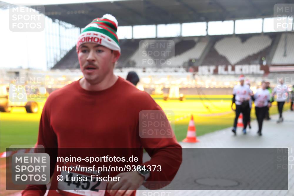 07.12.2025 - St. Pauli X-Mass-Run No. 15 Luisa Fischer http://msf.ph/oto/9384373 07.12.2025 11:29:37 Ziel 4452, 861, 1759, 2038, 2189, 2190, 2213, 2285, 2383, 2500, 2522, 2676, 2701, 2702, 2707, 2709, 3234, 3235, 3236, 4392, 4432, 4452, 4818, 4837, 4838 meine-sportfotos.de