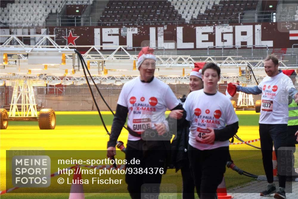 07.12.2025 - St. Pauli X-Mass-Run No. 15 Luisa Fischer http://msf.ph/oto/9384376 07.12.2025 11:29:39 Ziel 33, 49, 4837, 861, 1759, 2038, 2189, 2190, 2213, 2285, 2500, 2522, 2676, 2701, 2702, 2709, 3143, 3144, 3146, 3234, 3235, 3236, 4392, 4432, 4452, 4818, 4837, 4838 meine-sportfotos.de