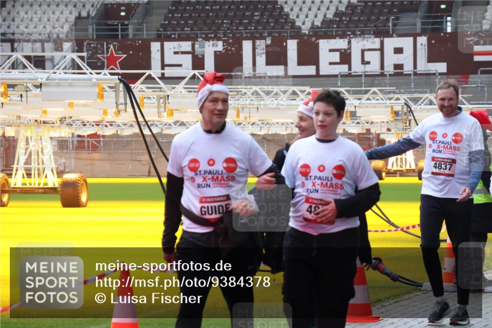 07.12.2025 - St. Pauli X-Mass-Run No. 15 Luisa Fischer http://msf.ph/oto/9384378 07.12.2025 11:29:39 Ziel 42, 4837, 861, 1759, 2038, 2189, 2190, 2213, 2285, 2500, 2522, 2676, 2701, 2702, 2709, 3143, 3144, 3146, 3234, 3235, 3236, 4392, 4432, 4452, 4818, 4837, 4838 meine-sportfotos.de