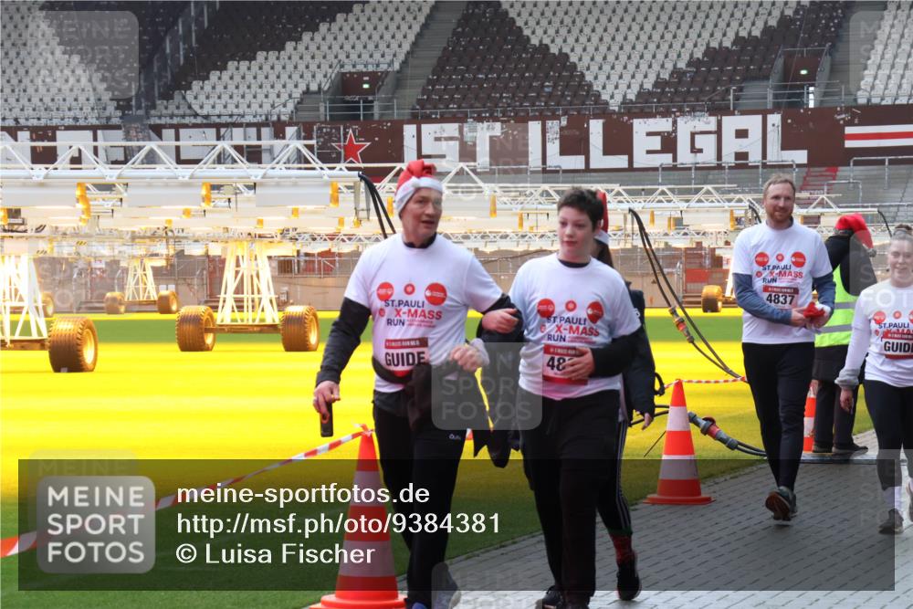 07.12.2025 - St. Pauli X-Mass-Run No. 15 Luisa Fischer http://msf.ph/oto/9384381 07.12.2025 11:29:40 Ziel 48, 4837, 861, 1759, 2038, 2189, 2190, 2213, 2285, 2500, 2522, 2676, 2701, 2702, 2709, 2882, 3143, 3144, 3146, 3235, 3236, 4392, 4432, 4452, 4837, 4838 meine-sportfotos.de