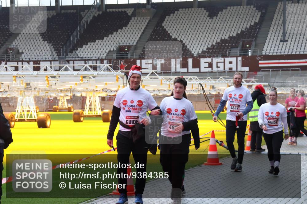 07.12.2025 - St. Pauli X-Mass-Run No. 15 Luisa Fischer http://msf.ph/oto/9384385 07.12.2025 11:29:40 Ziel 48, 4837, 861, 1759, 2038, 2189, 2190, 2213, 2285, 2500, 2522, 2676, 2701, 2702, 2709, 2882, 3143, 3144, 3146, 3235, 3236, 4392, 4432, 4452, 4837, 4838 meine-sportfotos.de