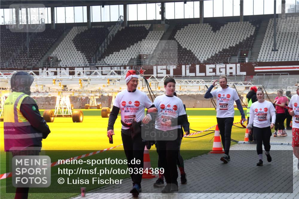 07.12.2025 - St. Pauli X-Mass-Run No. 15 Luisa Fischer http://msf.ph/oto/9384389 07.12.2025 11:29:41 Ziel 48, 4837, 48, 861, 1759, 2038, 2189, 2190, 2213, 2285, 2500, 2522, 2676, 2701, 2702, 2709, 2882, 3143, 3144, 3146, 3235, 3236, 4392, 4432, 4452, 4837, 4838 meine-sportfotos.de