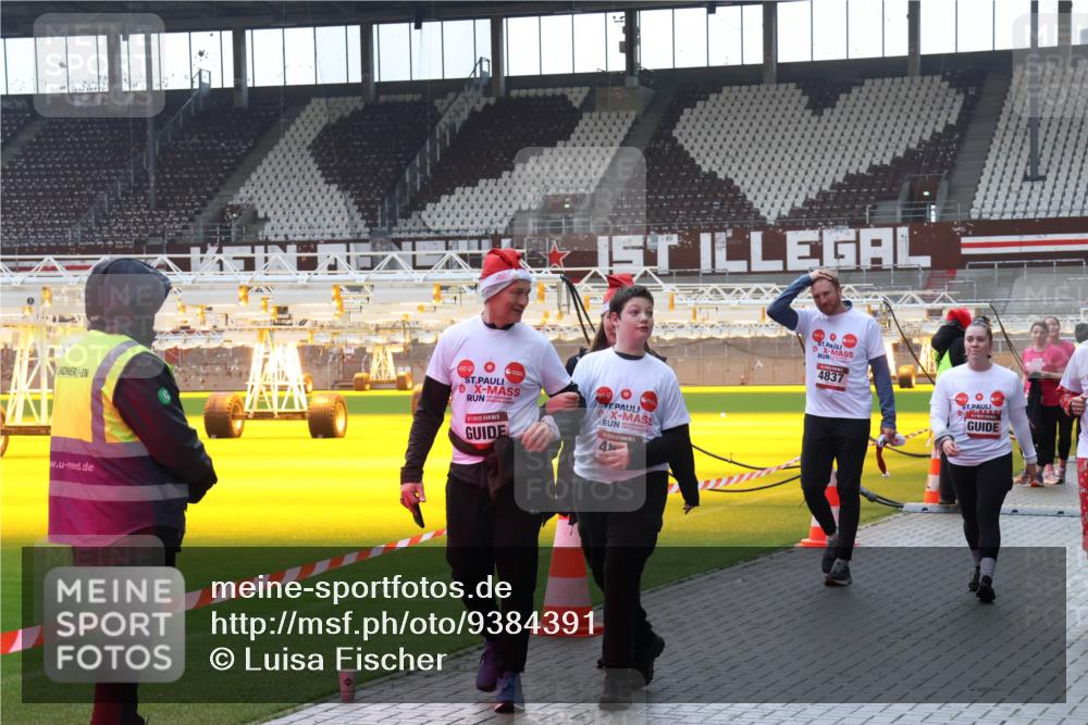 07.12.2025 - St. Pauli X-Mass-Run No. 15 Luisa Fischer http://msf.ph/oto/9384391 07.12.2025 11:29:41 Ziel 4837, 861, 1759, 2038, 2189, 2190, 2213, 2285, 2500, 2522, 2676, 2701, 2702, 2709, 2882, 3143, 3144, 3146, 3235, 3236, 4392, 4432, 4452, 4837, 4838 meine-sportfotos.de