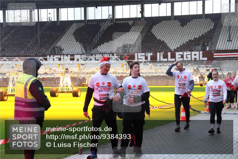 07.12.2025 - St. Pauli X-Mass-Run No. 15 Luisa Fischer http://msf.ph/oto/9384393 07.12.2025 11:29:41 Ziel 4837, 219, 861, 1759, 2038, 2189, 2190, 2213, 2285, 2500, 2522, 2676, 2701, 2702, 2709, 2882, 3143, 3144, 3146, 3235, 3236, 4392, 4432, 4452, 4837, 4838 meine-sportfotos.de