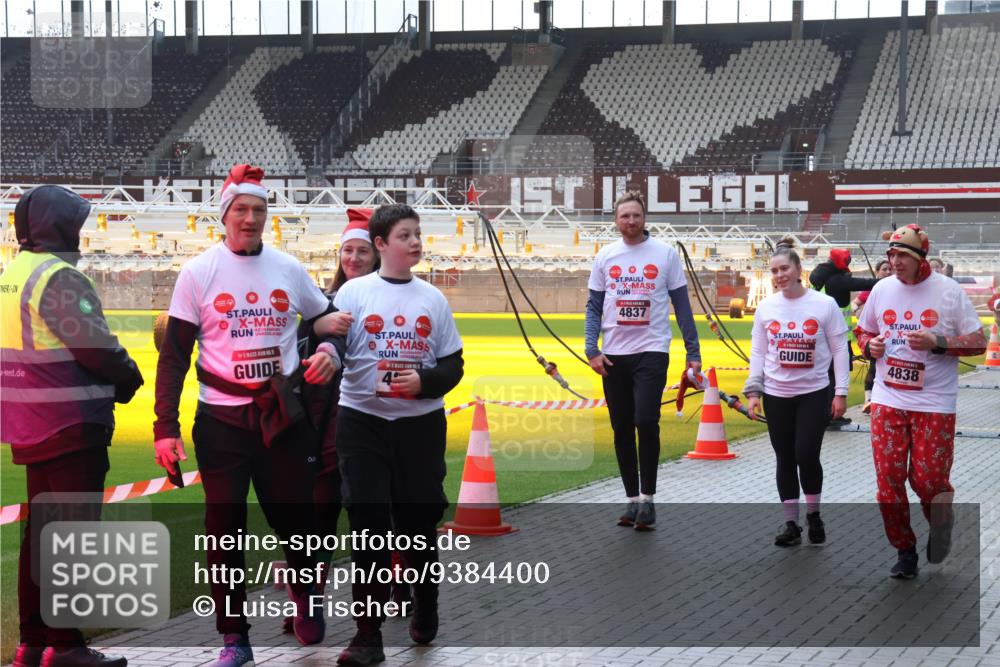 07.12.2025 - St. Pauli X-Mass-Run No. 15 Luisa Fischer http://msf.ph/oto/9384400 07.12.2025 11:29:43 Ziel 4837, 4838, 861, 1759, 2038, 2189, 2190, 2213, 2285, 2500, 2522, 2676, 2701, 2702, 2882, 3143, 3144, 3146, 3235, 3236, 4392, 4432, 4452 meine-sportfotos.de