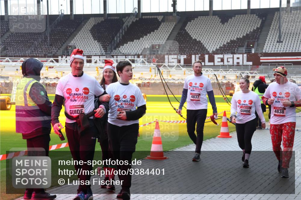 07.12.2025 - St. Pauli X-Mass-Run No. 15 Luisa Fischer http://msf.ph/oto/9384401 07.12.2025 11:29:43 Ziel 15, 4837, 4838, 861, 1759, 2038, 2189, 2190, 2213, 2285, 2500, 2522, 2676, 2701, 2702, 2882, 3143, 3144, 3146, 3235, 3236, 4392, 4432, 4452 meine-sportfotos.de