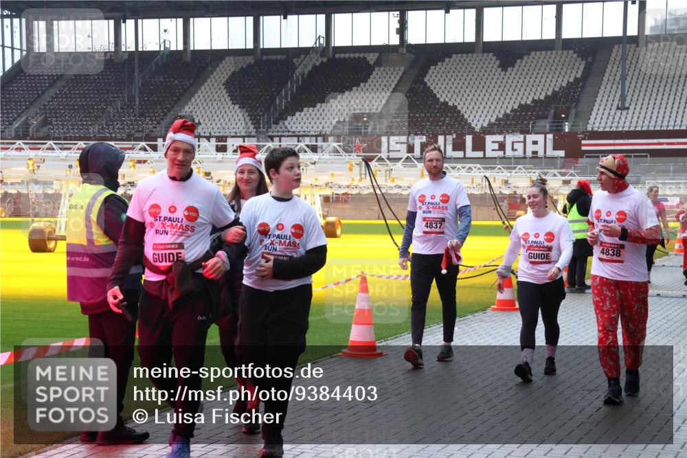 07.12.2025 - St. Pauli X-Mass-Run No. 15 Luisa Fischer http://msf.ph/oto/9384403 07.12.2025 11:29:43 Ziel 5, 4837, 4838, 861, 1759, 2038, 2189, 2190, 2213, 2285, 2500, 2522, 2676, 2701, 2702, 2882, 3143, 3144, 3146, 3235, 3236, 4392, 4432, 4452 meine-sportfotos.de