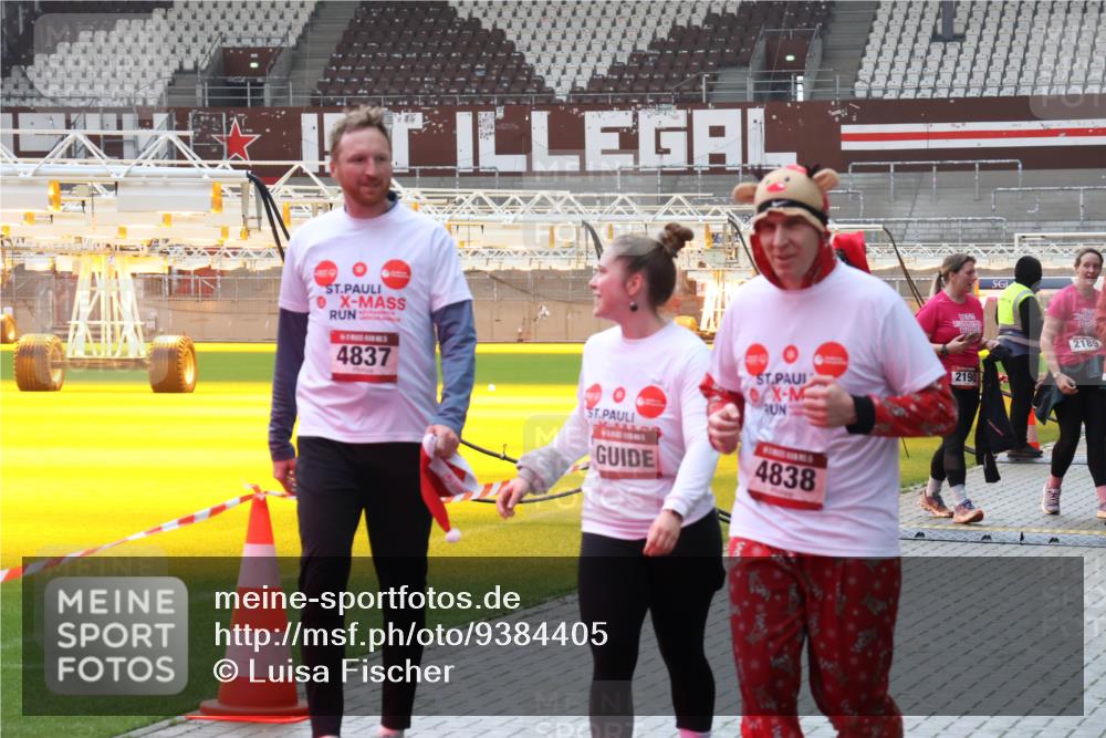 07.12.2025 - St. Pauli X-Mass-Run No. 15 Luisa Fischer http://msf.ph/oto/9384405 07.12.2025 11:29:44 Ziel 4837, 2189, 2190, 4838, 861, 1759, 2189, 2190, 2213, 2285, 2500, 2522, 2676, 2701, 2702, 2882, 3143, 3144, 3146, 3235, 3236, 4392, 4432, 4452 meine-sportfotos.de