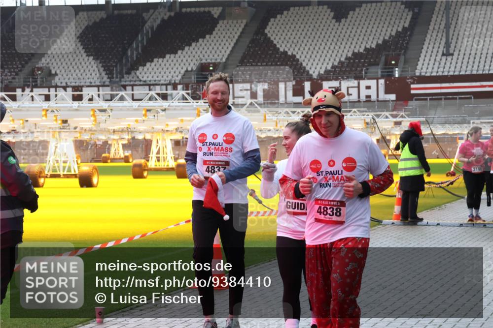 07.12.2025 - St. Pauli X-Mass-Run No. 15 Luisa Fischer http://msf.ph/oto/9384410 07.12.2025 11:29:45 Ziel 5, 4837, 2190, 15, 4838, 861, 1759, 2189, 2190, 2213, 2285, 2500, 2522, 2676, 2701, 2702, 2882, 3143, 3144, 3146, 3235, 3236, 4392, 4432, 4452 meine-sportfotos.de