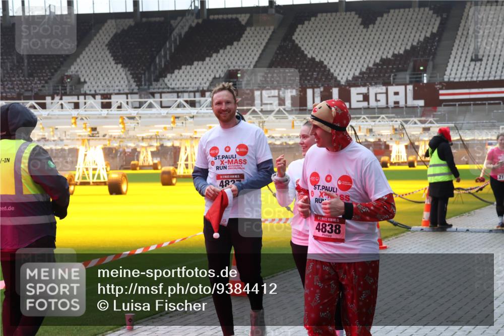 07.12.2025 - St. Pauli X-Mass-Run No. 15 Luisa Fischer http://msf.ph/oto/9384412 07.12.2025 11:29:46 Ziel 15, 482, 15, 4838, 861, 1759, 2189, 2190, 2213, 2285, 2500, 2522, 2676, 2701, 2702, 2882, 3143, 3144, 3146, 3235, 3236, 4392, 4432, 4452 meine-sportfotos.de