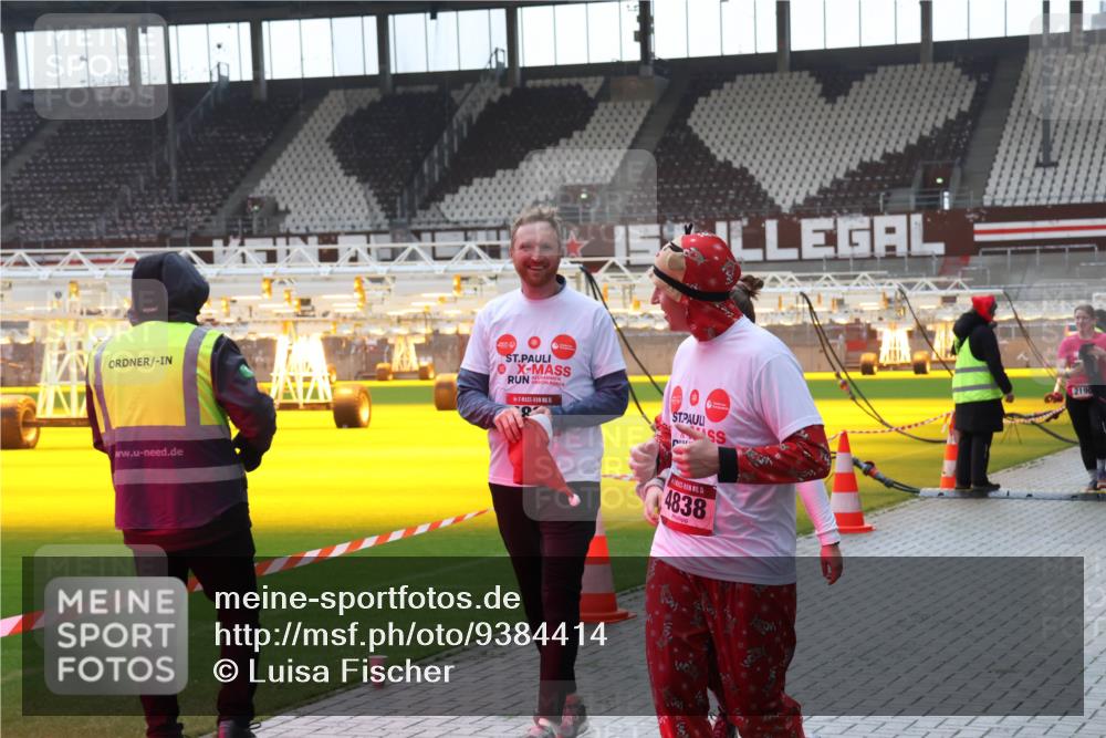 07.12.2025 - St. Pauli X-Mass-Run No. 15 Luisa Fischer http://msf.ph/oto/9384414 07.12.2025 11:29:46 Ziel 15, 4838, 2190, 861, 1759, 2189, 2190, 2213, 2285, 2500, 2522, 2676, 2701, 2702, 2882, 3143, 3144, 3146, 3235, 3236, 4392, 4432, 4452 meine-sportfotos.de