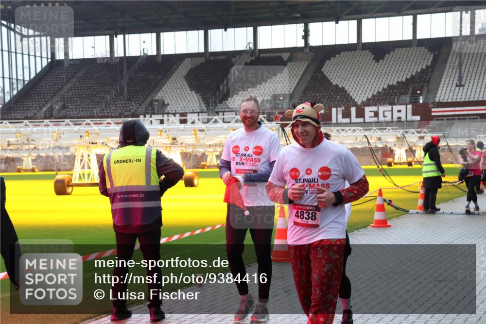 07.12.2025 - St. Pauli X-Mass-Run No. 15 Luisa Fischer http://msf.ph/oto/9384416 07.12.2025 11:29:46 Ziel 5, 5, 4838, 861, 1759, 2189, 2190, 2213, 2285, 2500, 2522, 2676, 2701, 2702, 2882, 3143, 3144, 3146, 3235, 3236, 4392, 4432, 4452 meine-sportfotos.de