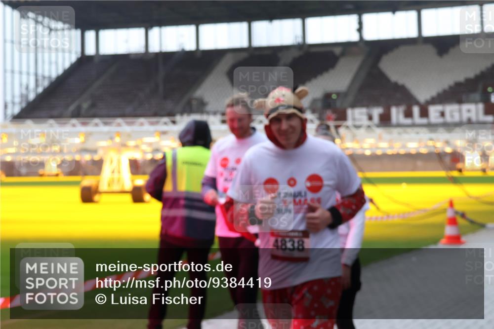 07.12.2025 - St. Pauli X-Mass-Run No. 15 Luisa Fischer http://msf.ph/oto/9384419 07.12.2025 11:29:47 Ziel 4838, 861, 1759, 2189, 2190, 2213, 2285, 2500, 2522, 2676, 2701, 2702, 2882, 3143, 3144, 3146, 3235, 3236, 4392, 4432, 4452 meine-sportfotos.de