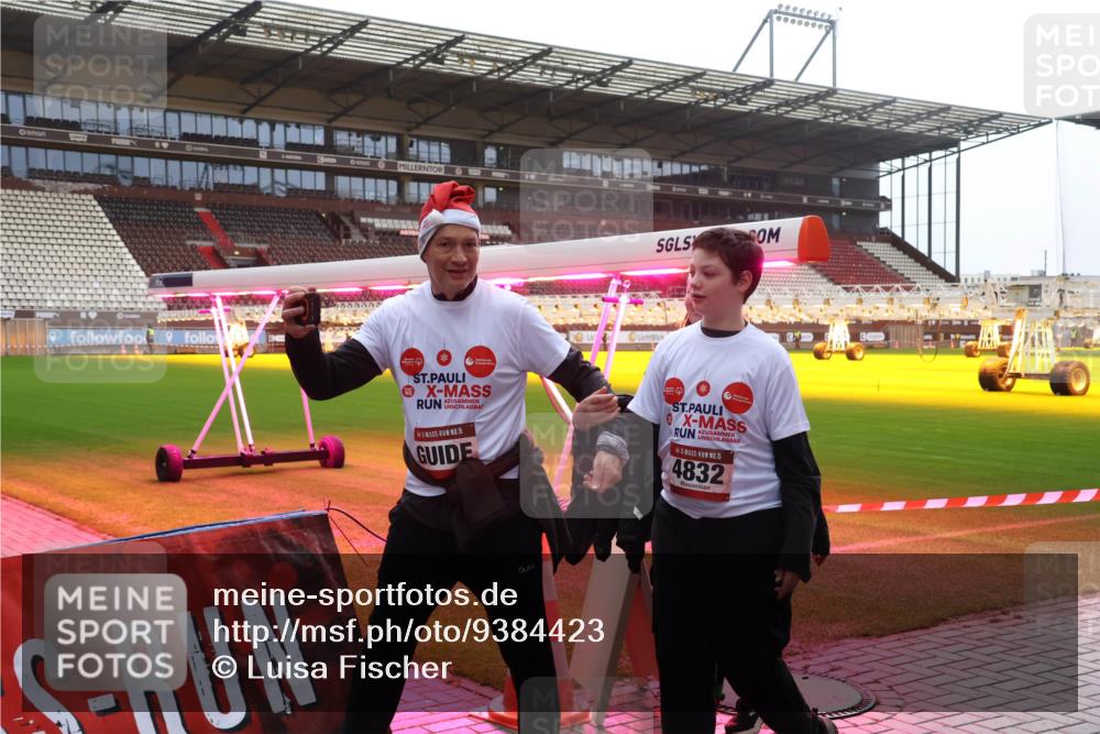 07.12.2025 - St. Pauli X-Mass-Run No. 15 Luisa Fischer http://msf.ph/oto/9384423 07.12.2025 11:29:48 Ziel 15, 15, 4832, 861, 1759, 2189, 2190, 2213, 2285, 2500, 2522, 2676, 2701, 2702, 2882, 3143, 3144, 3146, 3235, 3236, 4392, 4432, 4452 meine-sportfotos.de