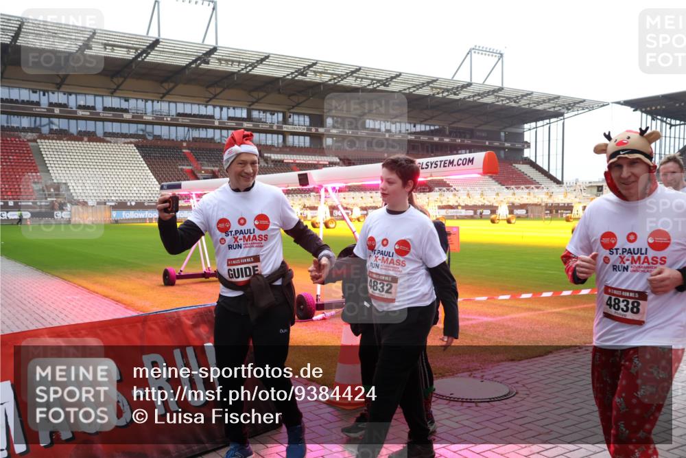 07.12.2025 - St. Pauli X-Mass-Run No. 15 Luisa Fischer http://msf.ph/oto/9384424 07.12.2025 11:29:49 Ziel 15, 4832, 30, 4838, 859, 861, 1759, 1924, 2189, 2190, 2213, 2285, 2500, 2522, 2676, 2701, 2702, 2882, 3143, 3144, 3146, 3235, 3236, 4392, 4432, 4452 meine-sportfotos.de