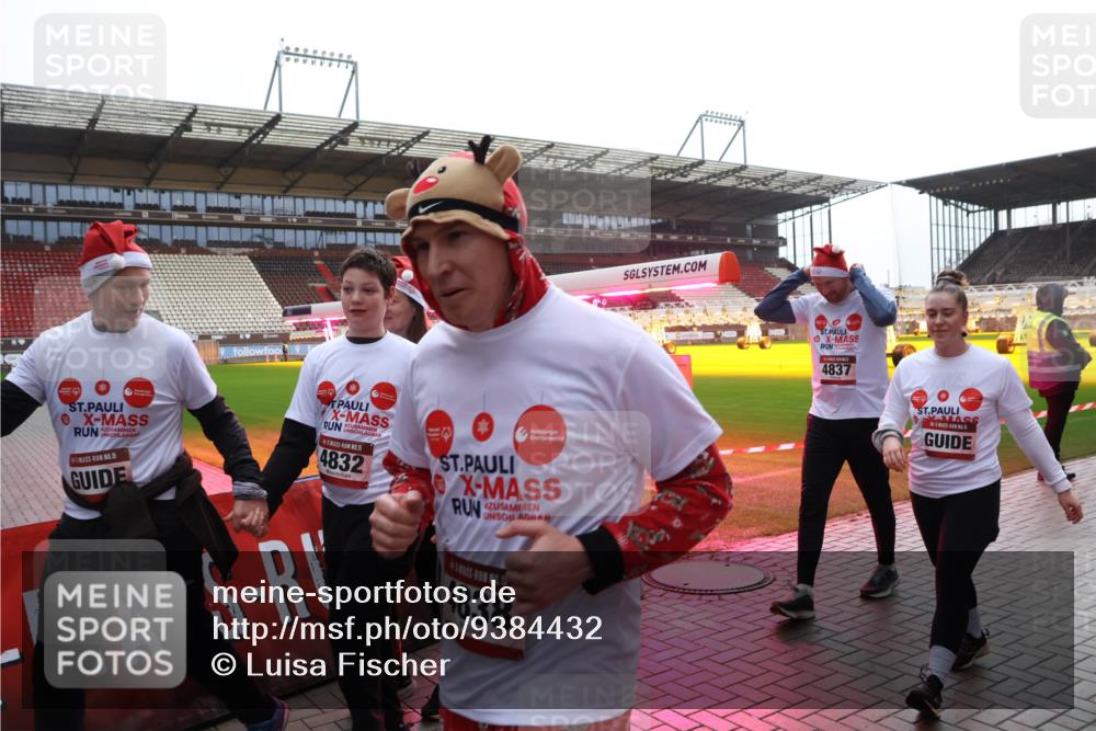 07.12.2025 - St. Pauli X-Mass-Run No. 15 Luisa Fischer http://msf.ph/oto/9384432 07.12.2025 11:29:50 Ziel 15, 15, 4832, 4838, 4837, 5, 859, 861, 882, 1759, 1922, 1924, 1925, 2213, 2285, 2500, 2522, 2676, 2701, 2702, 2882, 3143, 3144, 3146, 3235, 3236, 4392, 4432, 4452 meine-sportfotos.de
