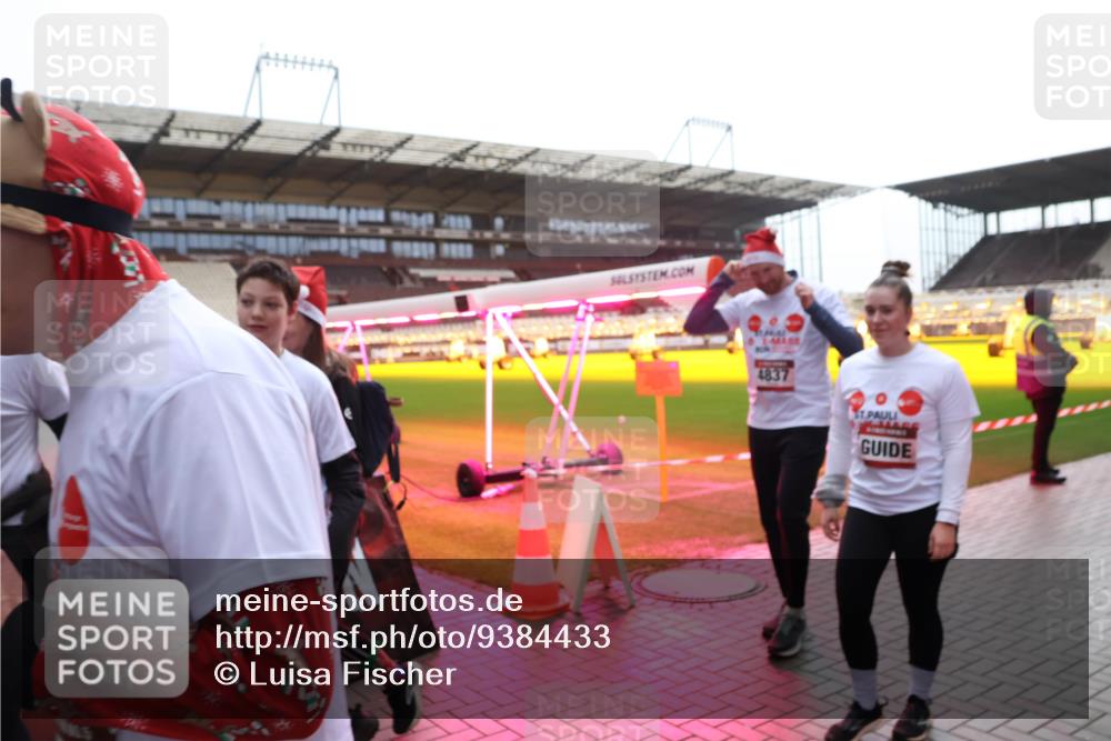 07.12.2025 - St. Pauli X-Mass-Run No. 15 Luisa Fischer http://msf.ph/oto/9384433 07.12.2025 11:29:50 Ziel 4837, 859, 861, 882, 1759, 1922, 1924, 1925, 2213, 2285, 2500, 2522, 2676, 2701, 2702, 2882, 3143, 3144, 3146, 3235, 3236, 4392, 4432, 4452 meine-sportfotos.de