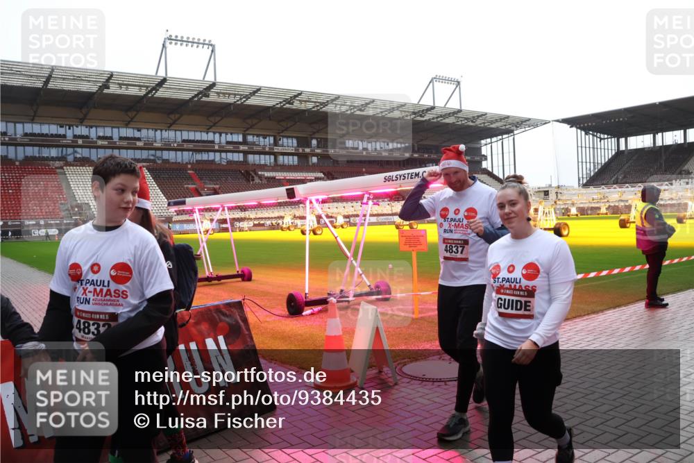 07.12.2025 - St. Pauli X-Mass-Run No. 15 Luisa Fischer http://msf.ph/oto/9384435 07.12.2025 11:29:50 Ziel 1, 15, 4832, 4837, 15, 859, 861, 882, 1759, 1922, 1924, 1925, 2213, 2285, 2500, 2522, 2676, 2701, 2702, 2882, 3143, 3144, 3146, 3235, 3236, 4392, 4432, 4452 meine-sportfotos.de