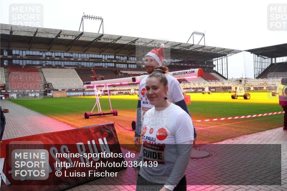 07.12.2025 - St. Pauli X-Mass-Run No. 15 Luisa Fischer http://msf.ph/oto/9384439 07.12.2025 11:29:51 Ziel 859, 861, 882, 1759, 1922, 1924, 1925, 2213, 2285, 2500, 2522, 2676, 2701, 2702, 2882, 3143, 3144, 3146, 3235, 3236, 4392, 4432, 4452, 4651 meine-sportfotos.de