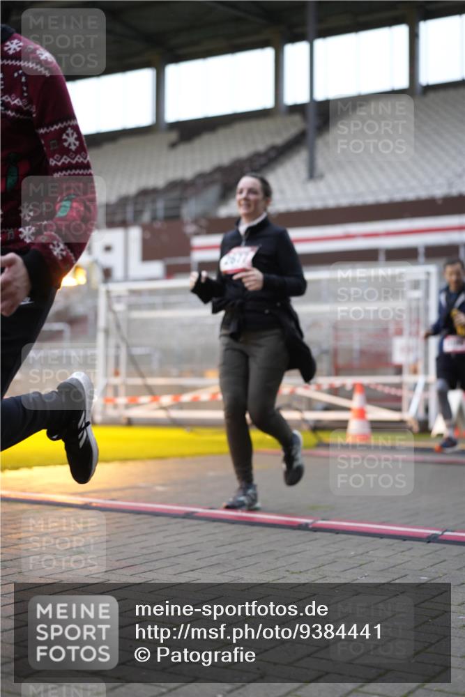 07.12.2025 - St. Pauli X-Mass-Run No. 15 Patografie http://msf.ph/oto/9384441 07.12.2025 10:27:28 Ziel 175, 2677, 3154, 3156, 3571, 3706, 3707, 3714, 3715, 3722, 3723, 3793, 4435 meine-sportfotos.de