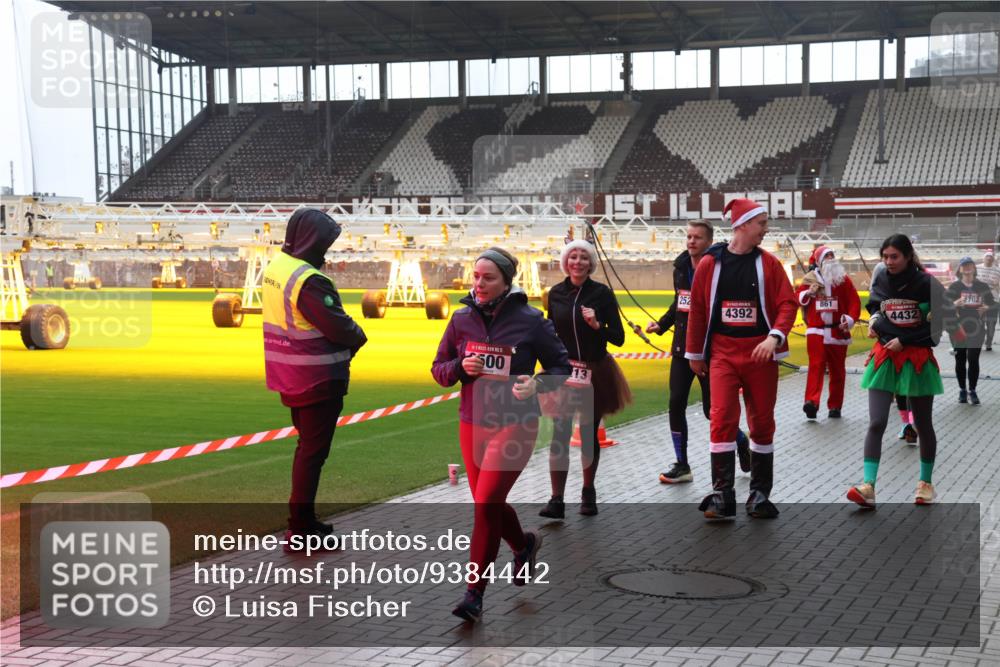 07.12.2025 - St. Pauli X-Mass-Run No. 15 Luisa Fischer http://msf.ph/oto/9384442 07.12.2025 11:29:54 Ziel 500, 13, 252, 2702, 861, 4392, 4432, 859, 861, 882, 1759, 1922, 1924, 1925, 2213, 2285, 2500, 2522, 2676, 2701, 2702, 2838, 2840, 2882, 3143, 3144, 3146, 3235, 3236, 4392, 4432, 4452, 4651 meine-sportfotos.de