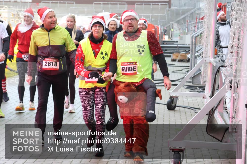 07.12.2025 - St. Pauli X-Mass-Run No. 15 Luisa Fischer http://msf.ph/oto/9384447 07.12.2025 10:15:28 Ziel 45, 7001, 5, 2618, 150, 308, 431, 436, 438, 762, 1180, 1183, 1363, 1867, 1869, 1873, 1885, 2666, 2667, 2668, 2883, 2891, 3103, 3481, 3565, 3741, 4001, 4004, 4508, 4536 meine-sportfotos.de