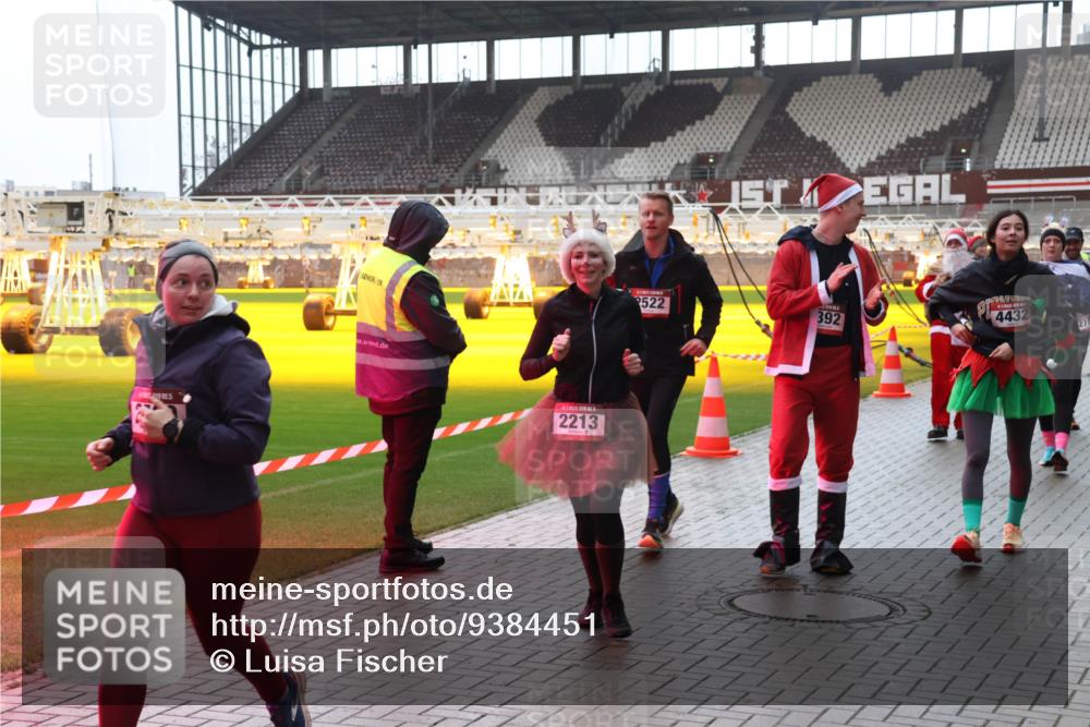 07.12.2025 - St. Pauli X-Mass-Run No. 15 Luisa Fischer http://msf.ph/oto/9384451 07.12.2025 11:29:55 Ziel 522, 392, 2213, 4432, 859, 861, 882, 1759, 1922, 1924, 1925, 2213, 2285, 2500, 2522, 2676, 2701, 2702, 2838, 2840, 2882, 3143, 3144, 3146, 3235, 3236, 4392, 4432, 4452, 4651 meine-sportfotos.de