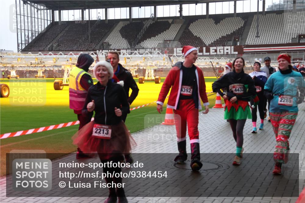 07.12.2025 - St. Pauli X-Mass-Run No. 15 Luisa Fischer http://msf.ph/oto/9384454 07.12.2025 11:29:55 Ziel 2213, 4392, 4432, 76, 2285, 859, 861, 882, 1759, 1922, 1924, 1925, 2213, 2285, 2500, 2522, 2676, 2701, 2702, 2838, 2840, 2882, 3143, 3144, 3146, 3235, 3236, 4392, 4432, 4452, 4651 meine-sportfotos.de