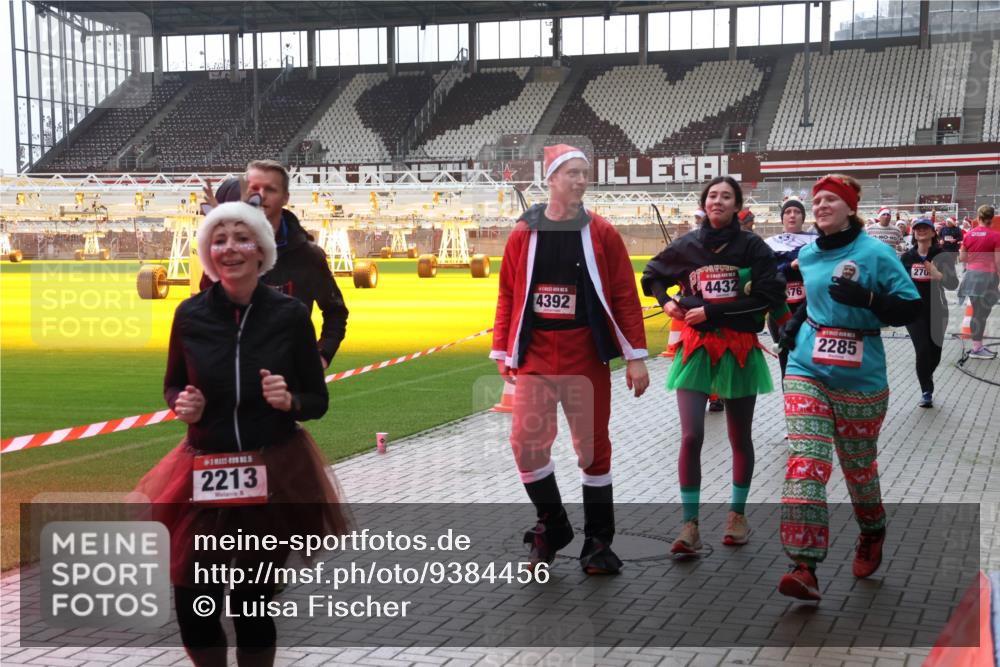 07.12.2025 - St. Pauli X-Mass-Run No. 15 Luisa Fischer http://msf.ph/oto/9384456 07.12.2025 11:29:56 Ziel 5, 2213, 4392, 4432, 676, 2285, 270, 859, 861, 882, 1759, 1922, 1924, 1925, 2213, 2285, 2500, 2522, 2676, 2701, 2702, 2838, 2840, 2882, 3143, 3144, 3146, 3235, 3236, 4392, 4432, 4452, 4651 meine-sportfotos.de