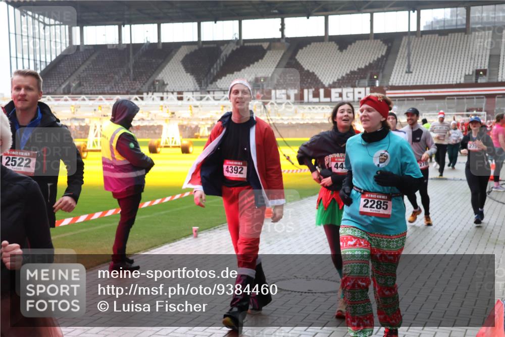 07.12.2025 - St. Pauli X-Mass-Run No. 15 Luisa Fischer http://msf.ph/oto/9384460 07.12.2025 11:29:56 Ziel 1, 15, 2522, 4392, 44, 2285, 270, 859, 861, 882, 1759, 1922, 1924, 1925, 2213, 2285, 2500, 2522, 2676, 2701, 2702, 2838, 2840, 2882, 3143, 3144, 3146, 3235, 3236, 4392, 4432, 4452, 4651 meine-sportfotos.de
