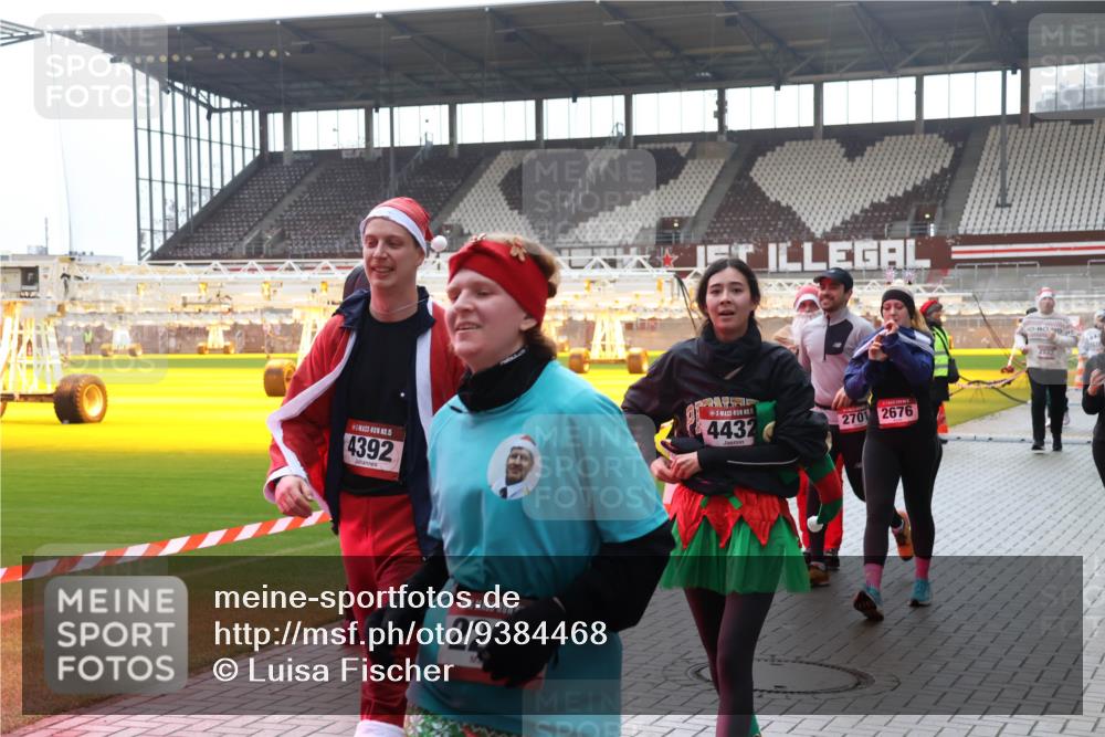 07.12.2025 - St. Pauli X-Mass-Run No. 15 Luisa Fischer http://msf.ph/oto/9384468 07.12.2025 11:29:57 Ziel 15, 4392, 22, 5, 4432, 2701, 2676, 00, 40, 859, 861, 882, 1759, 1922, 1924, 1925, 2213, 2285, 2500, 2522, 2676, 2701, 2702, 2787, 2838, 2840, 2882, 3143, 3144, 3146, 3235, 3236, 4392, 4432, 4452, 4651, 4839 meine-sportfotos.de