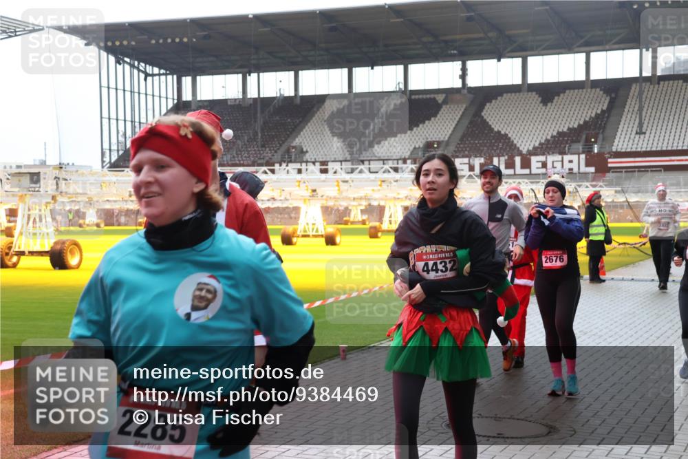 07.12.2025 - St. Pauli X-Mass-Run No. 15 Luisa Fischer http://msf.ph/oto/9384469 07.12.2025 11:29:58 Ziel 15, 2285, 15, 4432, 1, 2676, 2882, 859, 861, 882, 1759, 1922, 1924, 1925, 2213, 2285, 2500, 2522, 2676, 2701, 2702, 2787, 2838, 2840, 2882, 3143, 3144, 3146, 3235, 3236, 4392, 4432, 4452, 4651, 4839 meine-sportfotos.de