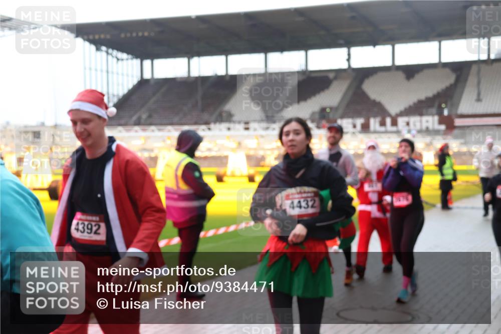 07.12.2025 - St. Pauli X-Mass-Run No. 15 Luisa Fischer http://msf.ph/oto/9384471 07.12.2025 11:29:58 Ziel 4392, 4432, 859, 861, 882, 1759, 1922, 1924, 1925, 2213, 2285, 2500, 2522, 2676, 2701, 2702, 2787, 2838, 2840, 2882, 3143, 3144, 3146, 3235, 3236, 4392, 4432, 4452, 4651, 4839 meine-sportfotos.de