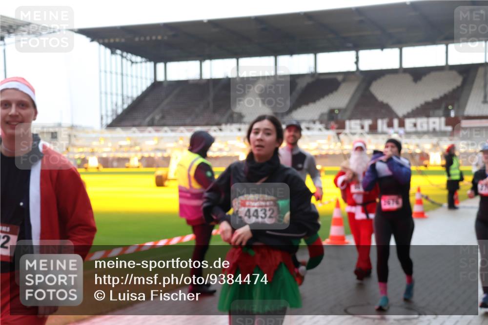 07.12.2025 - St. Pauli X-Mass-Run No. 15 Luisa Fischer http://msf.ph/oto/9384474 07.12.2025 11:29:58 Ziel 2, 4432, 859, 861, 882, 1759, 1922, 1924, 1925, 2213, 2285, 2500, 2522, 2676, 2701, 2702, 2787, 2838, 2840, 2882, 3143, 3144, 3146, 3235, 3236, 4392, 4432, 4452, 4651, 4839 meine-sportfotos.de