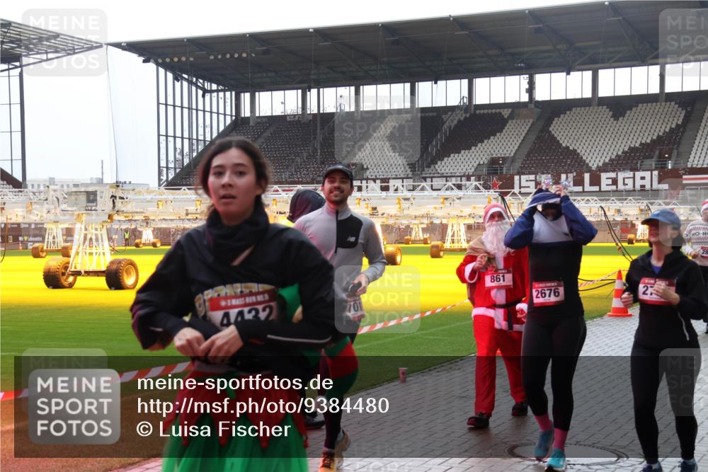 07.12.2025 - St. Pauli X-Mass-Run No. 15 Luisa Fischer http://msf.ph/oto/9384480 07.12.2025 11:29:59 Ziel 5, 4432, 701, 861, 2676, 27, 28, 859, 861, 882, 1759, 1922, 1924, 1925, 2213, 2285, 2500, 2522, 2676, 2701, 2702, 2787, 2838, 2840, 2882, 3143, 3144, 3146, 3235, 3236, 4392, 4432, 4452, 4651, 4839 meine-sportfotos.de