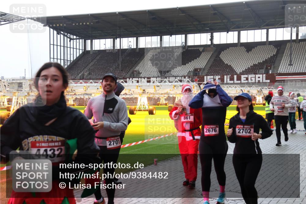 07.12.2025 - St. Pauli X-Mass-Run No. 15 Luisa Fischer http://msf.ph/oto/9384482 07.12.2025 11:29:59 Ziel 5, 4432, 2701, 861, 2676, 2702, 2882, 3146, 859, 861, 882, 1759, 1922, 1924, 1925, 2213, 2285, 2500, 2522, 2676, 2701, 2702, 2787, 2838, 2840, 2882, 3143, 3144, 3146, 3235, 3236, 4392, 4432, 4452, 4651, 4839 meine-sportfotos.de