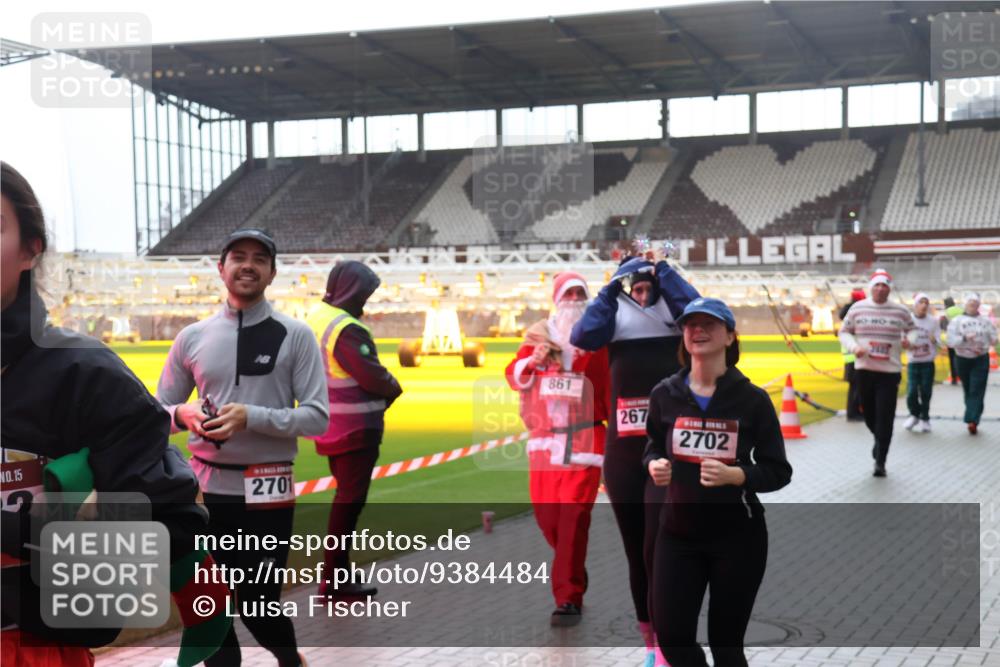 07.12.2025 - St. Pauli X-Mass-Run No. 15 Luisa Fischer http://msf.ph/oto/9384484 07.12.2025 11:30:00 Ziel 15, 2701, 861, 267, 2702, 859, 861, 882, 1759, 1922, 1924, 1925, 2213, 2285, 2500, 2522, 2676, 2701, 2702, 2787, 2838, 2840, 2882, 3143, 3144, 3146, 3235, 3236, 4392, 4432, 4452, 4651, 4839 meine-sportfotos.de