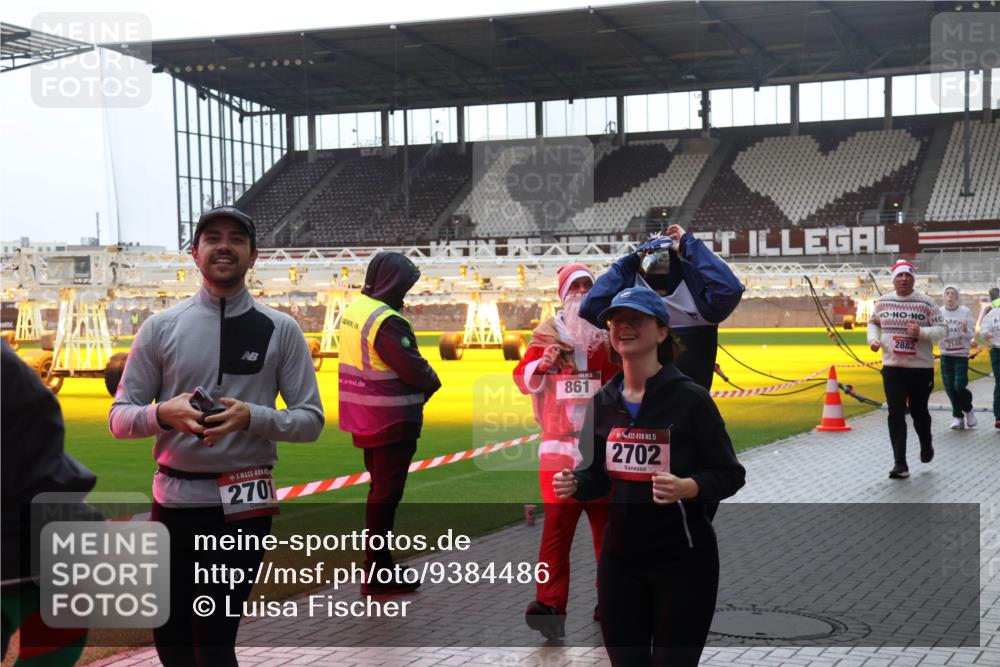 07.12.2025 - St. Pauli X-Mass-Run No. 15 Luisa Fischer http://msf.ph/oto/9384486 07.12.2025 11:30:00 Ziel 2701, 861, 15, 2702, 2882, 3146, 859, 861, 882, 1759, 1922, 1924, 1925, 2213, 2285, 2500, 2522, 2676, 2701, 2702, 2787, 2838, 2840, 2882, 3143, 3144, 3146, 3235, 3236, 4392, 4432, 4452, 4651, 4839 meine-sportfotos.de