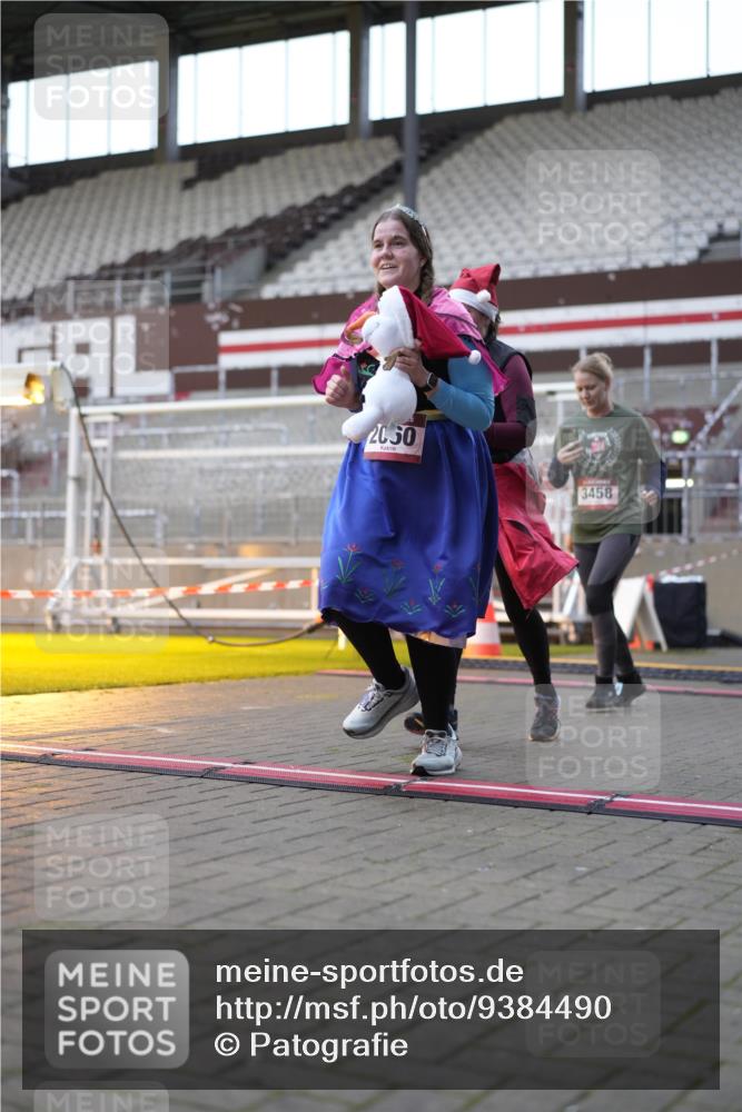 07.12.2025 - St. Pauli X-Mass-Run No. 15 Patografie http://msf.ph/oto/9384490 07.12.2025 10:27:36 Ziel 175, 2060, 2101, 2188, 2677, 3154, 3156, 3458, 3706, 3707, 3713, 3722, 3723, 3793, 4383, 4462, 4463, 4515, 4516 meine-sportfotos.de