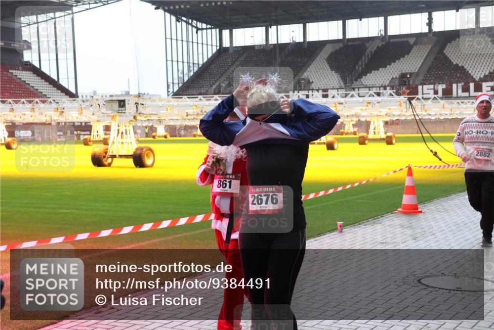 07.12.2025 - St. Pauli X-Mass-Run No. 15 Luisa Fischer http://msf.ph/oto/9384491 07.12.2025 11:30:02 Ziel 15, 861, 15, 2676, 2882, 859, 861, 882, 1759, 1922, 1924, 1925, 2213, 2285, 2500, 2522, 2676, 2701, 2702, 2787, 2838, 2840, 2882, 3143, 3144, 3146, 3235, 3236, 4392, 4432, 4452, 4651, 4839 meine-sportfotos.de