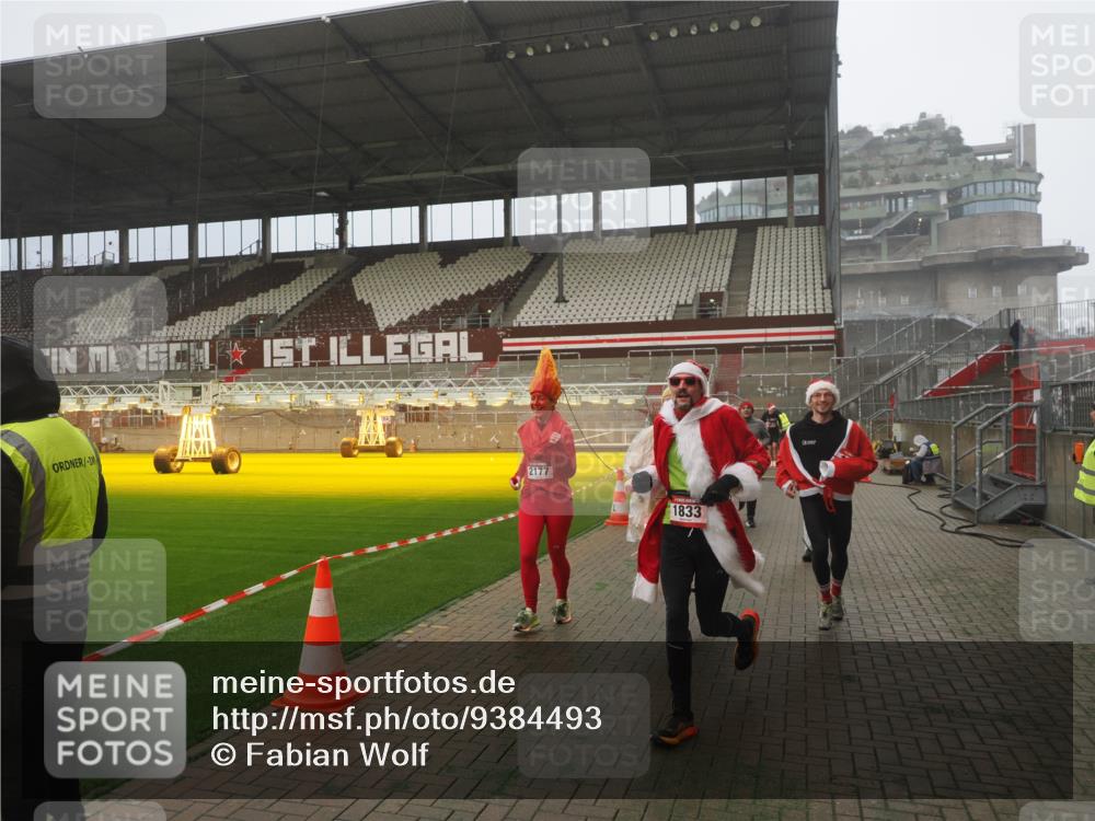 07.12.2025 - St. Pauli X-Mass-Run No. 15 Fabian Wolf http://msf.ph/oto/9384493 07.12.2025 10:12:03 Ziel 756, 1389, 1526, 1687, 1688, 1833, 2177, 2906, 3767, 3870, 3932, 3935, 4658 meine-sportfotos.de