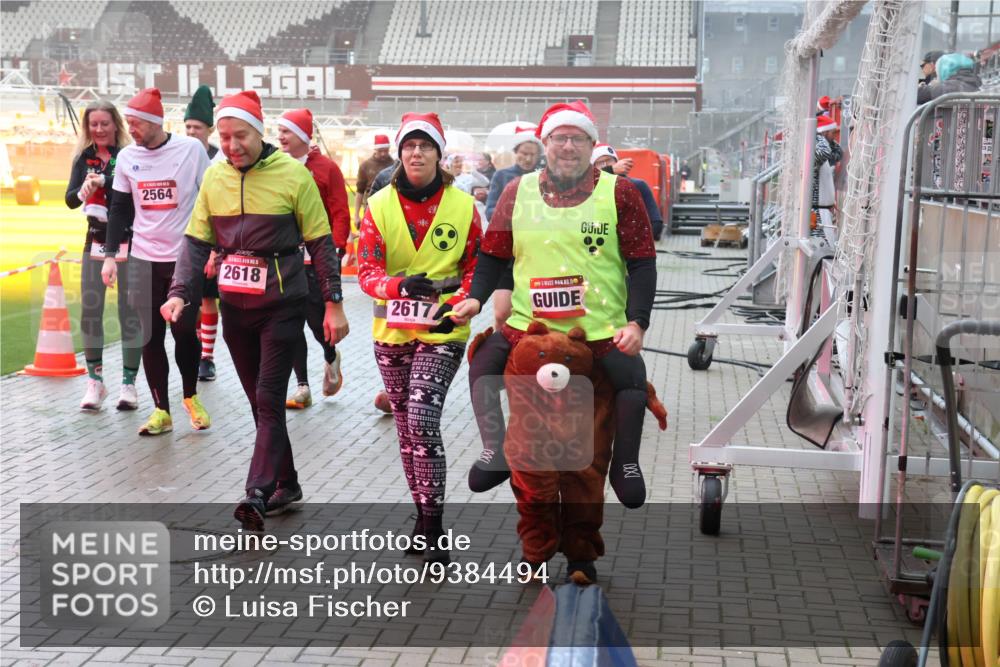 07.12.2025 - St. Pauli X-Mass-Run No. 15 Luisa Fischer http://msf.ph/oto/9384494 07.12.2025 10:15:30 Ziel 2564, 2618, 2617, 9, 50, 308, 431, 436, 438, 762, 1180, 1183, 1363, 1867, 1869, 1873, 1885, 2666, 2667, 2668, 2883, 2891, 3103, 3481, 3565, 3741, 4001, 4004, 4494, 4536 meine-sportfotos.de