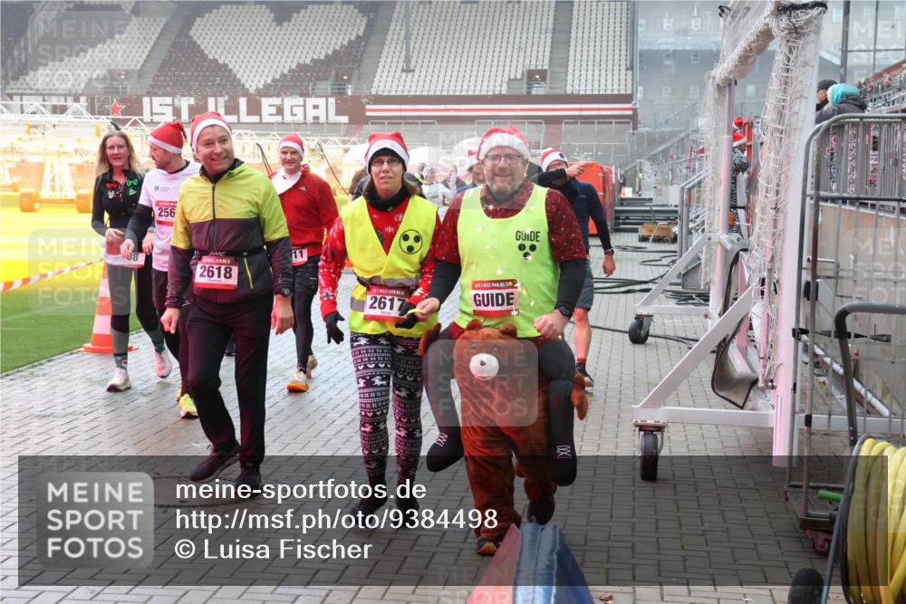 07.12.2025 - St. Pauli X-Mass-Run No. 15 Luisa Fischer http://msf.ph/oto/9384498 07.12.2025 10:15:30 Ziel 256, 8, 2618, 11, 2617, 50, 308, 431, 436, 438, 762, 1180, 1183, 1363, 1867, 1869, 1873, 1885, 2666, 2667, 2668, 2883, 2891, 3103, 3481, 3565, 3741, 4001, 4004, 4494, 4536 meine-sportfotos.de
