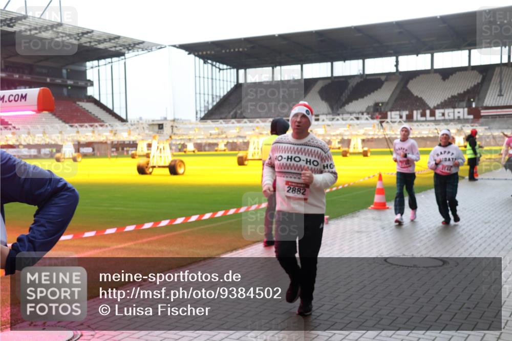 07.12.2025 - St. Pauli X-Mass-Run No. 15 Luisa Fischer http://msf.ph/oto/9384502 07.12.2025 11:30:04 Ziel 2882, 859, 861, 882, 1759, 1922, 1924, 1925, 1941, 2213, 2285, 2500, 2522, 2676, 2701, 2702, 2787, 2838, 2840, 2882, 3143, 3144, 3146, 3235, 3236, 3303, 4392, 4432, 4452, 4651, 4839 meine-sportfotos.de