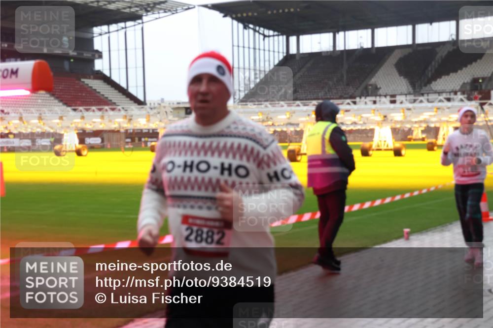 07.12.2025 - St. Pauli X-Mass-Run No. 15 Luisa Fischer http://msf.ph/oto/9384519 07.12.2025 11:30:05 Ziel 2882, 859, 861, 882, 1759, 1922, 1924, 1925, 1941, 2213, 2285, 2500, 2522, 2676, 2701, 2702, 2787, 2838, 2840, 2882, 3143, 3144, 3146, 3235, 3236, 3303, 4392, 4432, 4452, 4651, 4839 meine-sportfotos.de