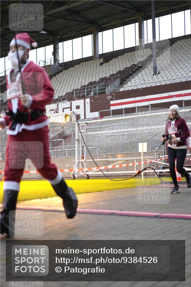07.12.2025 - St. Pauli X-Mass-Run No. 15 Patografie http://msf.ph/oto/9384526 07.12.2025 10:27:39 Ziel 175, 2060, 2101, 2188, 2677, 3154, 3156, 3458, 3706, 3707, 3713, 4383, 4462, 4463, 4515, 4516 meine-sportfotos.de