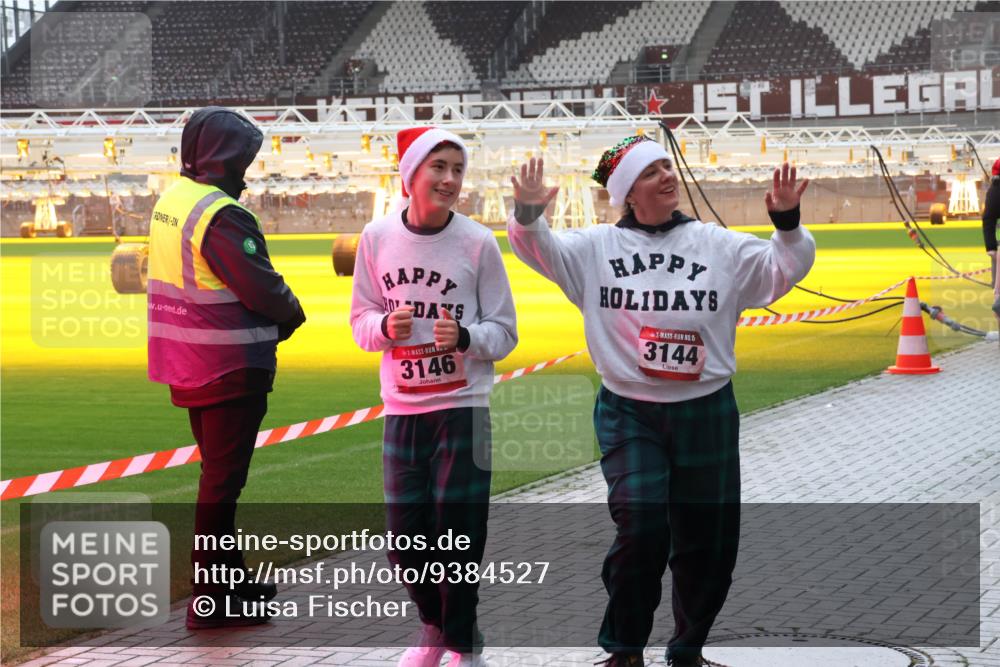 07.12.2025 - St. Pauli X-Mass-Run No. 15 Luisa Fischer http://msf.ph/oto/9384527 07.12.2025 11:30:06 Ziel 3146, 15, 3144, 859, 861, 882, 1759, 1922, 1924, 1925, 1941, 2213, 2285, 2500, 2522, 2676, 2701, 2702, 2787, 2838, 2840, 2882, 3143, 3144, 3146, 3235, 3236, 3303, 4392, 4432, 4452, 4651, 4839 meine-sportfotos.de
